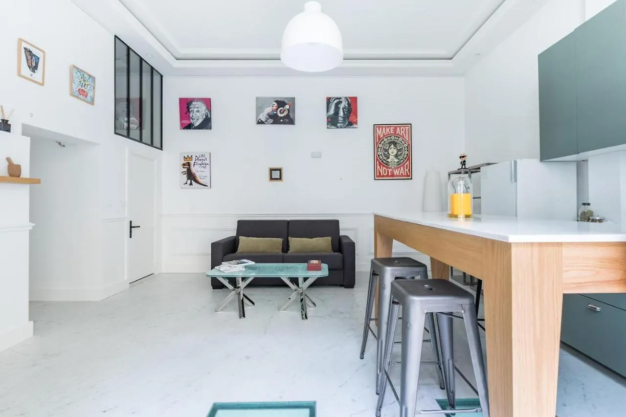 Home Suite Home Champs Elysees Georges V 0*, Paris France